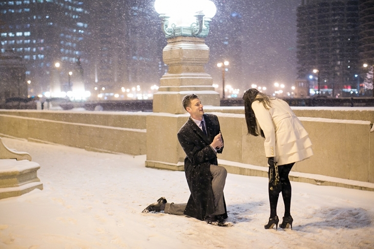 snowy-downtown-chicago-proposal-photos_0003pp_w730_h486